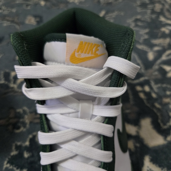 NWOT Nike Dunk High Retro Men's Green and White High-Top Sneakers - Picture 5 of 7